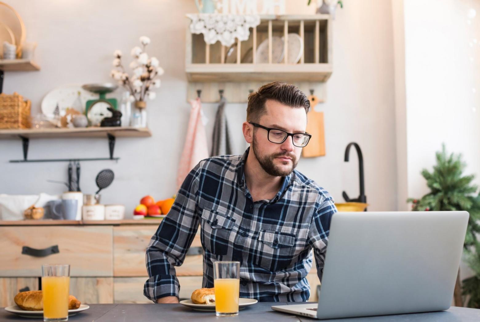 Analiză financiară profesională pentru industrii