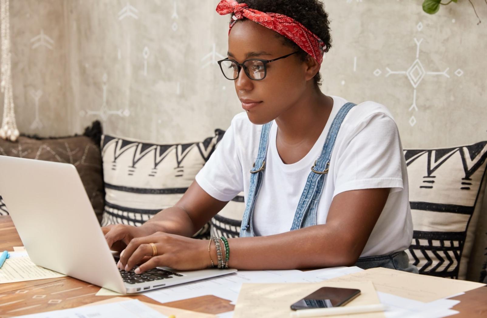 Proces de analiză financiară pentru diferite industrii